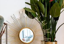 Настенное зеркало: обязательный атрибут каждой квартиры