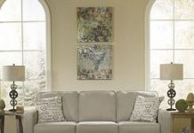 Прямые диваны: классика в интерьере