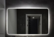 Для чего нужно зеркало с подсветкой в ванной комнате?