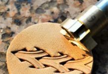 Что представляет собой бескрасочное тиснение?