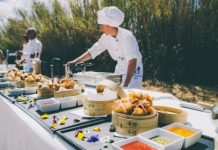 Выездной кейтеринг: правильное решение при организации выездного питания