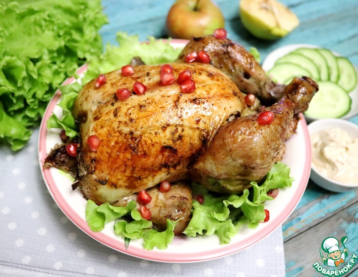 Сочная запечённая курица с айвой и яблоками