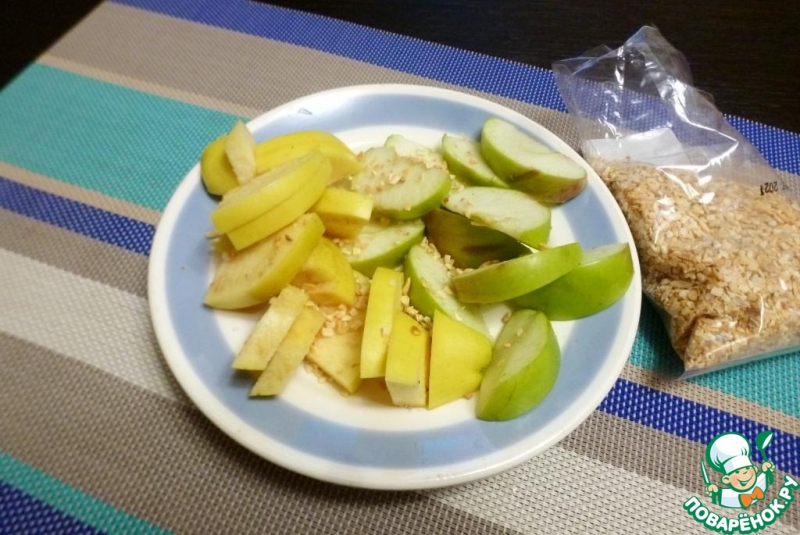 Сочная запечённая курица с айвой и яблоками