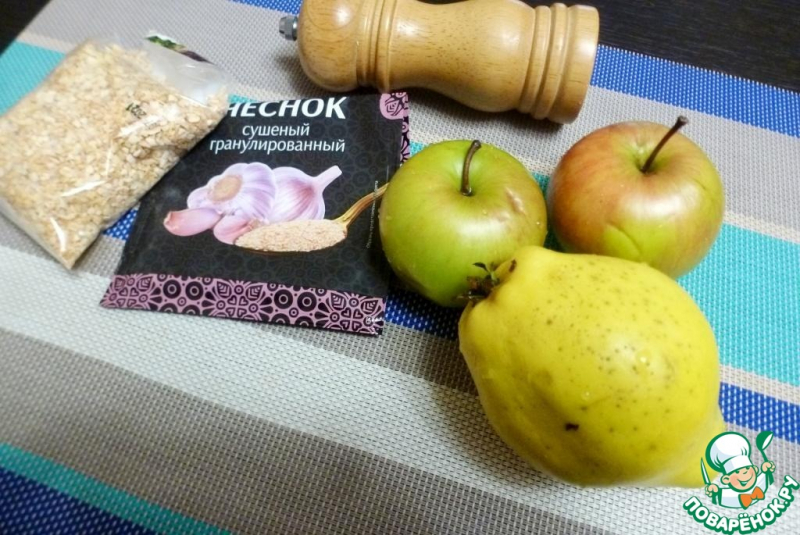 Сочная запечённая курица с айвой и яблоками
