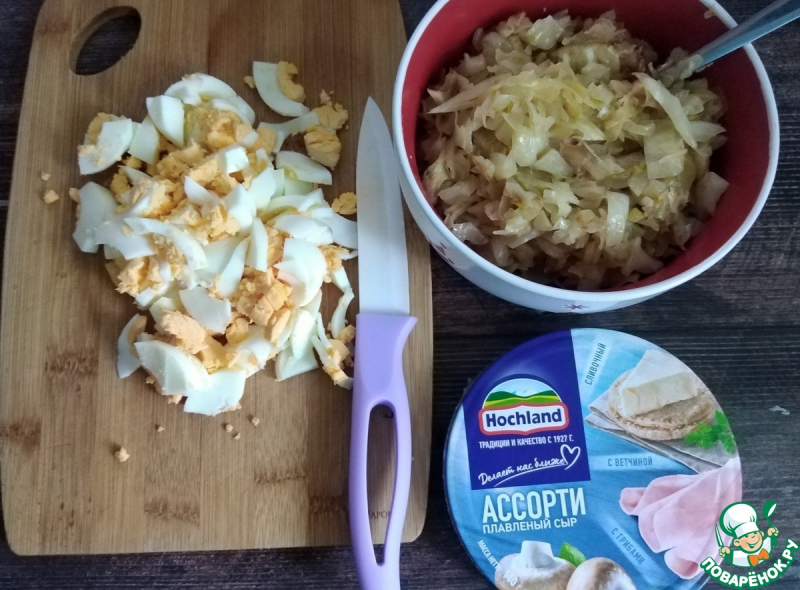 Капустный пирог с сыром и яйцом
