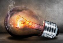 При каких условиях могут отключить электричество в доме