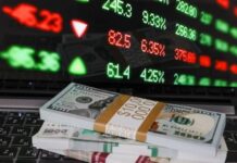 Санкции США против России могут повлиять на оборот валюты в стране, спрогнозировали в Bloomberg