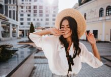 Бардотка, милитари, реглан и другие модные блузки 2022