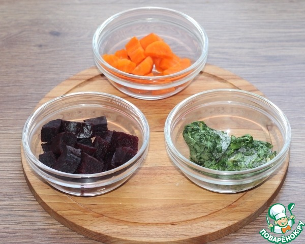 Разноцветная закуска из селедки и овощей