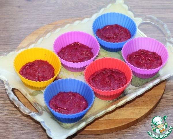 Разноцветная закуска из селедки и овощей