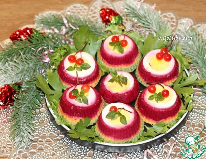 Разноцветная закуска из селедки и овощей