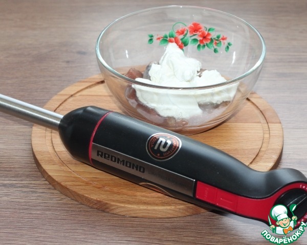 Разноцветная закуска из селедки и овощей