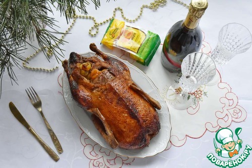 Утка с яблоками и курагой