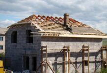 7 признаков того, что вам пора менять кровлю