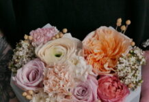 Букет свежих и красивых цветов: лучший подарок на 14 февраля