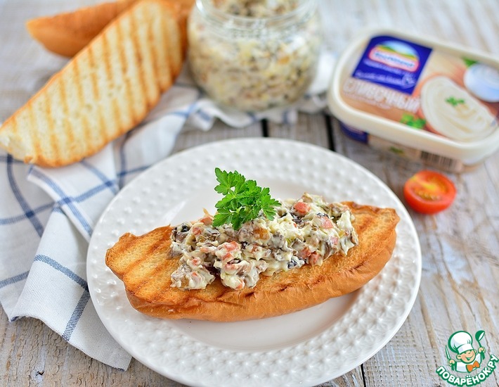Намазка с грибами, изюмом и фисташками