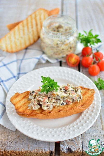 Намазка с грибами, изюмом и фисташками