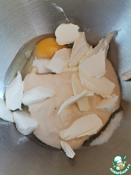 Сочни с творожным сыром и смородиной