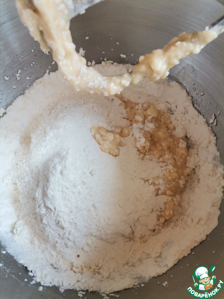 Сочни с творожным сыром и смородиной