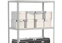 Для чего на складе используются стеллажи?