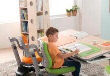 Как выбрать удобную парту для первоклассника?