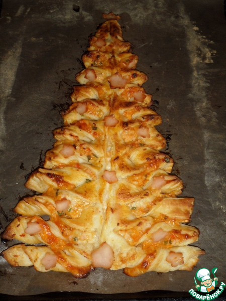 Пирог "Ёлочка" с ветчиной и сыром