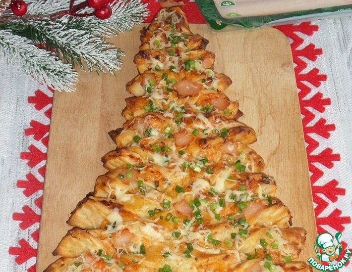 Пирог "Ёлочка" с ветчиной и сыром