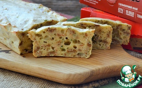 Творожный кекс с тунцом и хлебцами