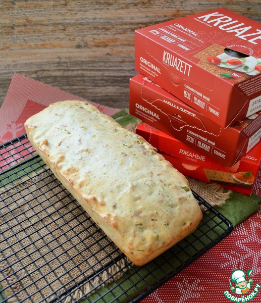 Творожный кекс с тунцом и хлебцами