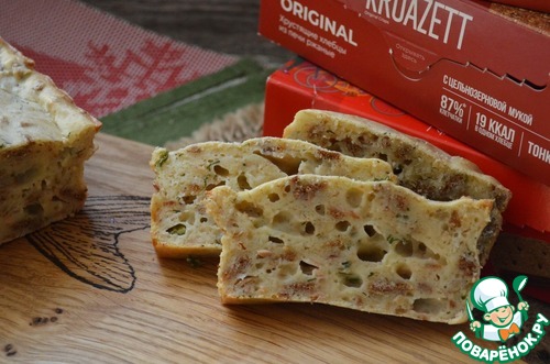 Творожный кекс с тунцом и хлебцами