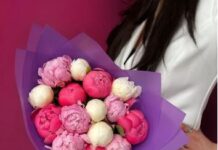 Пионы в букетах: значение, символика и популярные оттенки