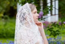 Косынка для венчания: особенности выбора и популярные модели