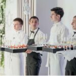 Преимущества найма официанта на мероприятие