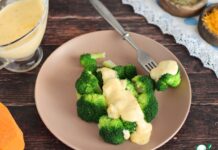 Брокколи с сырным соусом