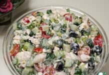 Салат с курицей и маслинами