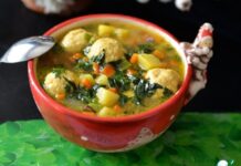 Густая похлёбка с фрикадельками и шпинатом