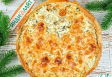 Пирог с колбасками и творожным сыром