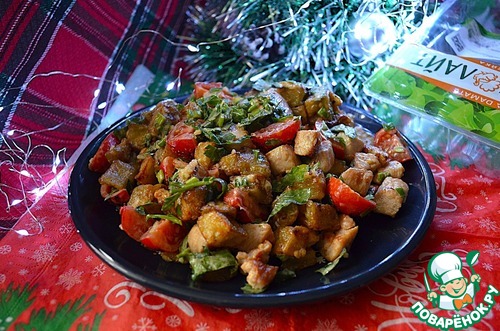 Салат с индейкой и хрустящими баклажанами