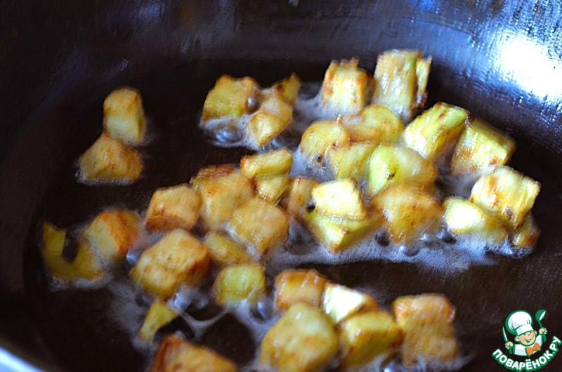 Салат с индейкой и хрустящими баклажанами