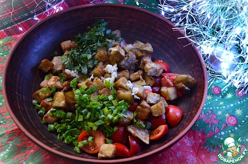 Салат с индейкой и хрустящими баклажанами