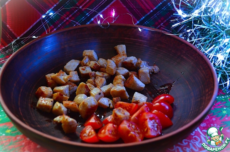 Салат с индейкой и хрустящими баклажанами