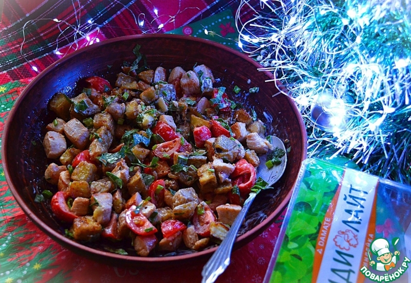 Салат с индейкой и хрустящими баклажанами