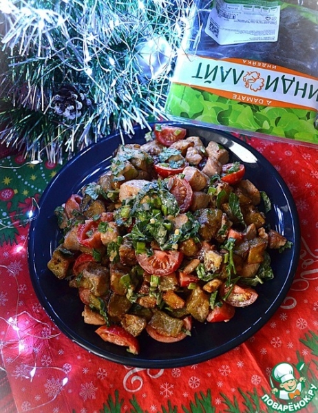 Салат с индейкой и хрустящими баклажанами