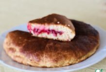 Сконы из цельнозерновой муки со сливой