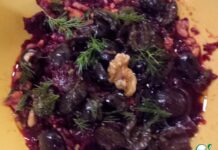 Свекольное пхали с сальсой из маслин