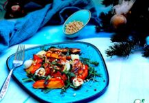 Теплый салат из индейки с хурмой