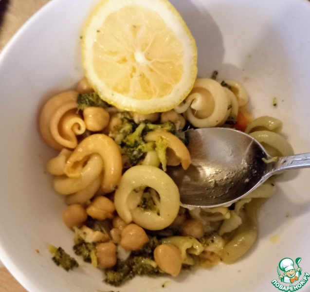 Паста с брокколи и мисо