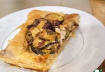 Пирог из кабачков, феты и лука