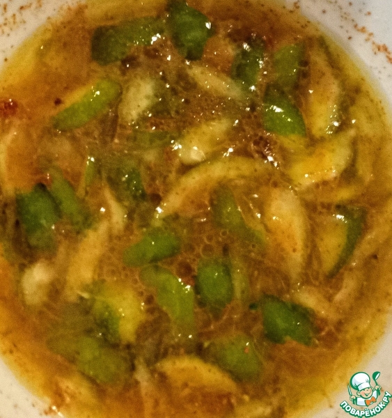 Салат из брокколи, фиников, орехов пекан