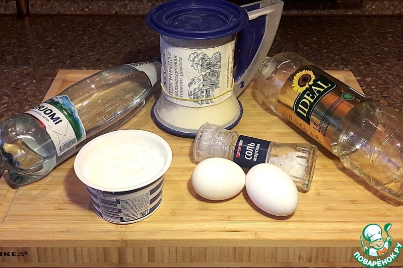 Тонкие блинчики на минералке с ягодами